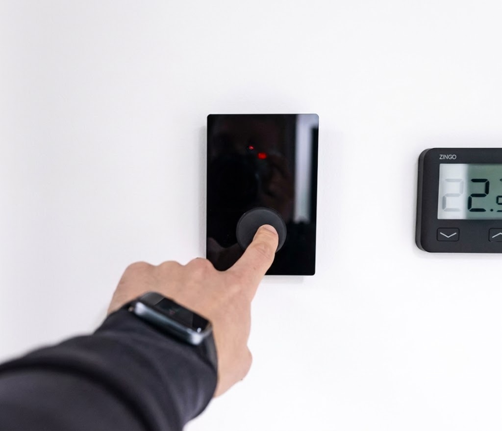 Home thermostat and air conditioning vent for Lakeland home comfort